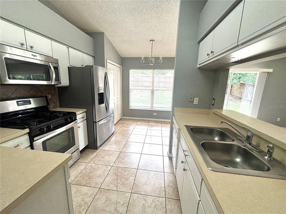 For Rent: $2,245 (3 beds, 2 baths, 1638 Square Feet)