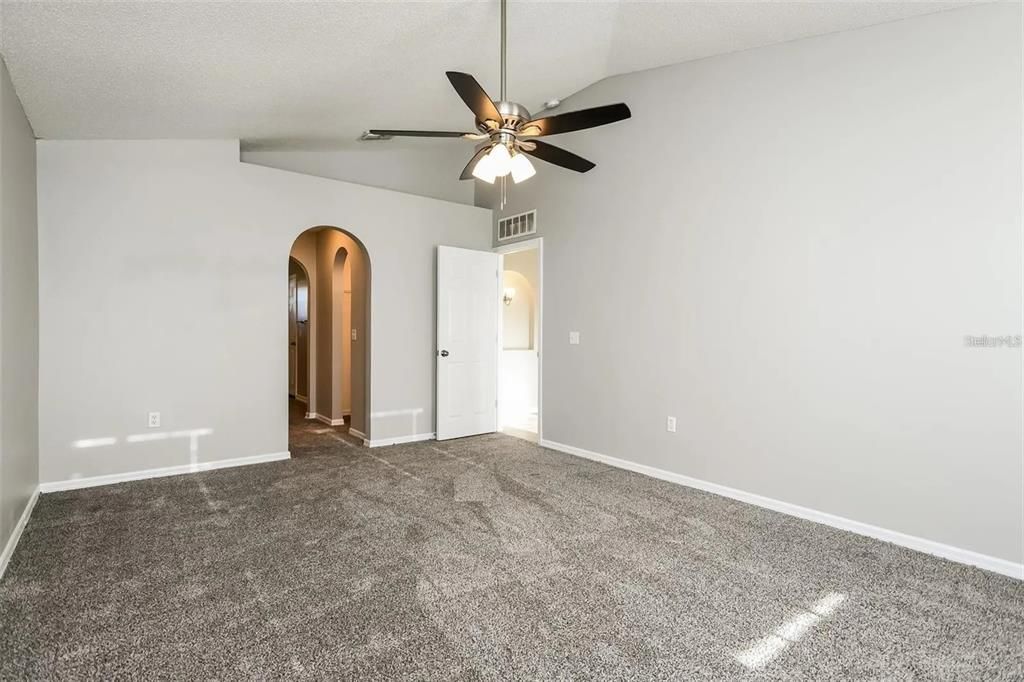 For Rent: $2,000 (4 beds, 2 baths, 2148 Square Feet)