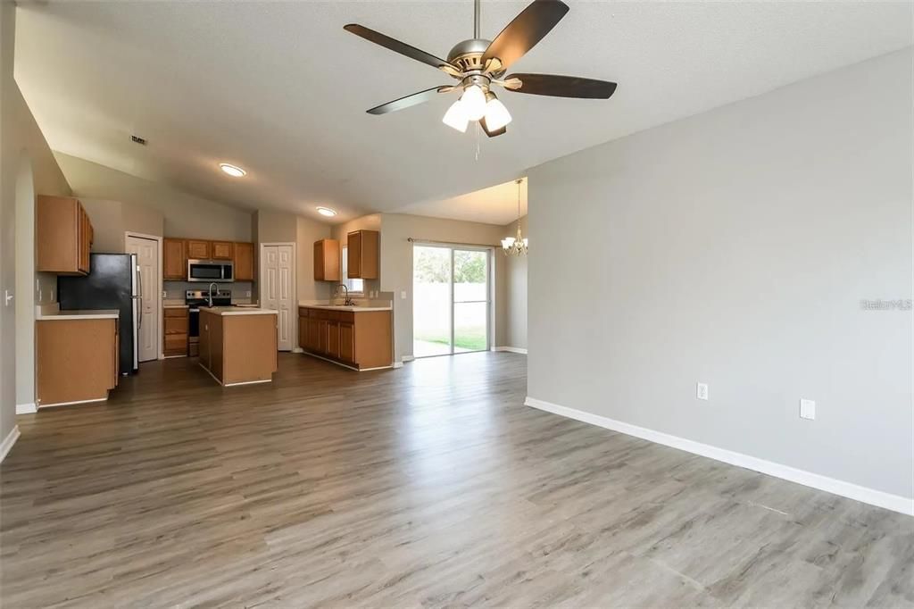 For Rent: $2,000 (4 beds, 2 baths, 2148 Square Feet)