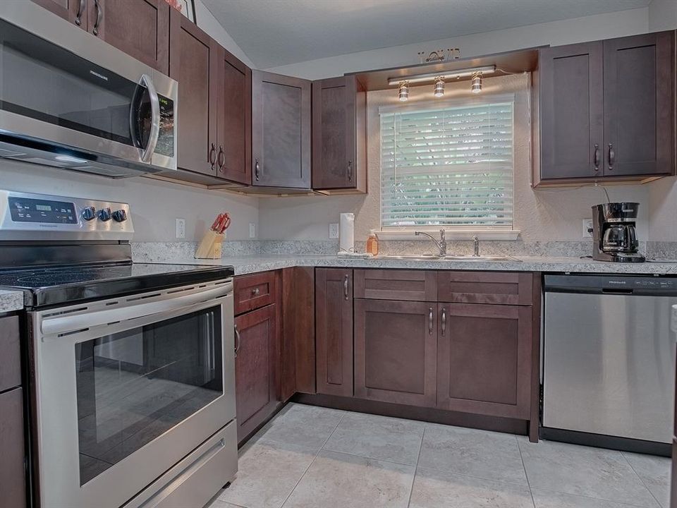 For Sale: $274,900 (3 beds, 2 baths, 1381 Square Feet)