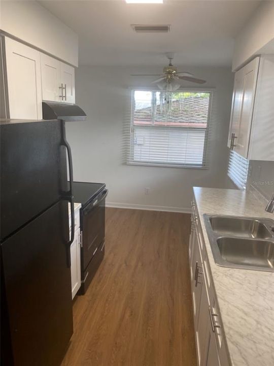 For Rent: $1,125 (1 beds, 1 baths, 700 Square Feet)