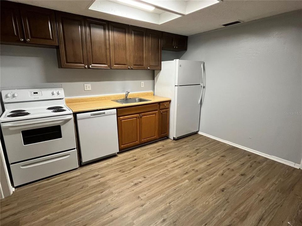 For Rent: $1,350 (2 beds, 2 baths, 1025 Square Feet)