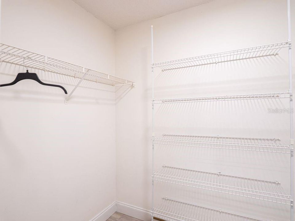 Maaster Room Walk-in Closet