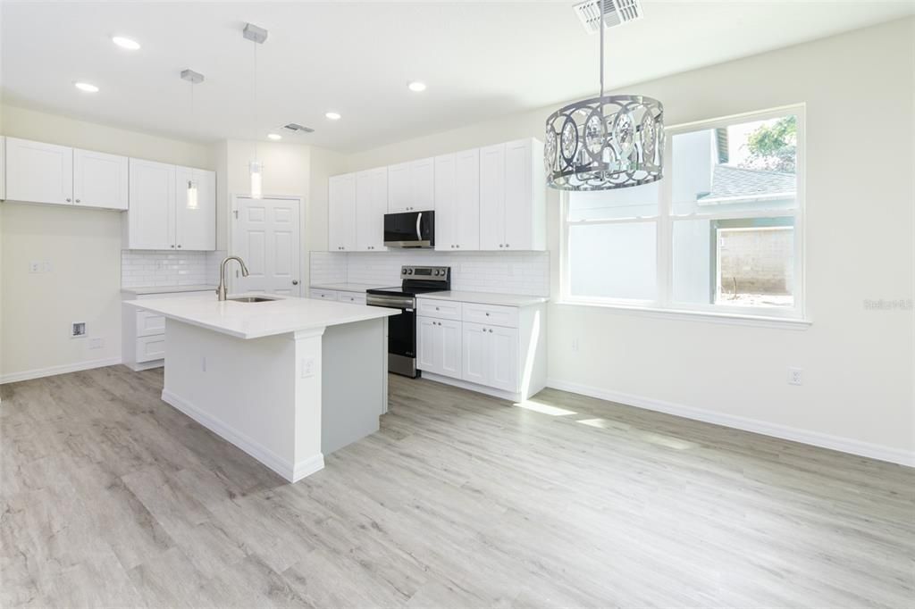 Active With Contract: $464,900 (3 beds, 3 baths, 1897 Square Feet)