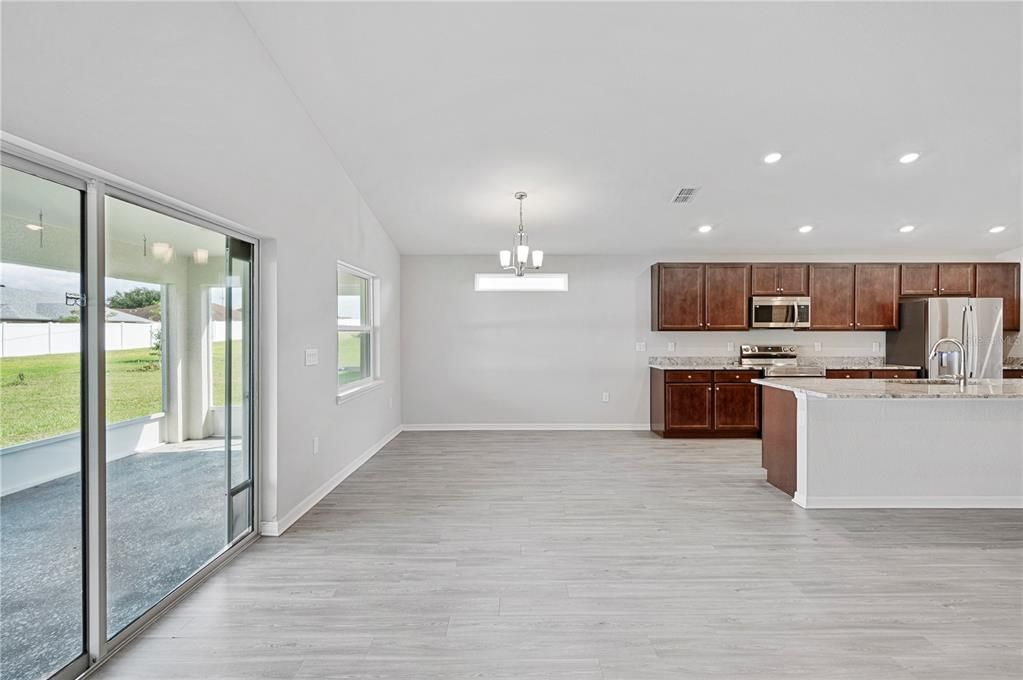 Breakfast nook - perfect for informal dining