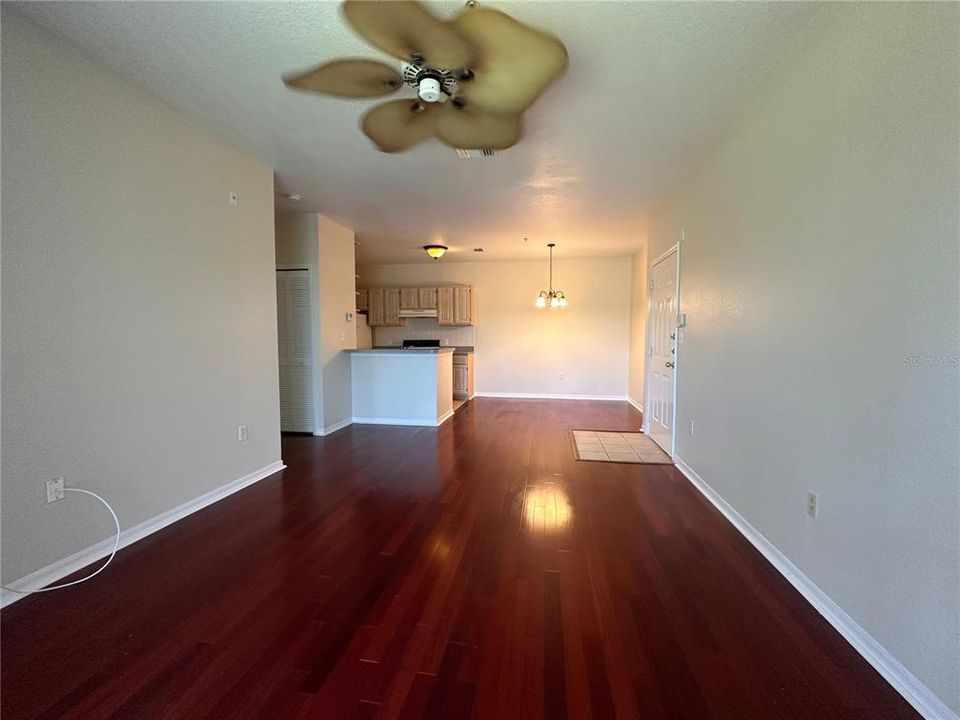 For Rent: $1,325 (1 beds, 1 baths, 749 Square Feet)