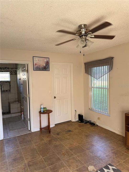 For Sale: $215,000 (3 beds, 2 baths, 1071 Square Feet)