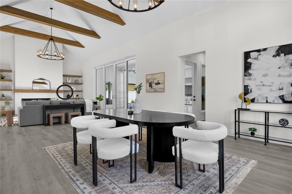 合同活跃: $1,283,300 (4 贝兹, 4 浴室, 3471 平方英尺)