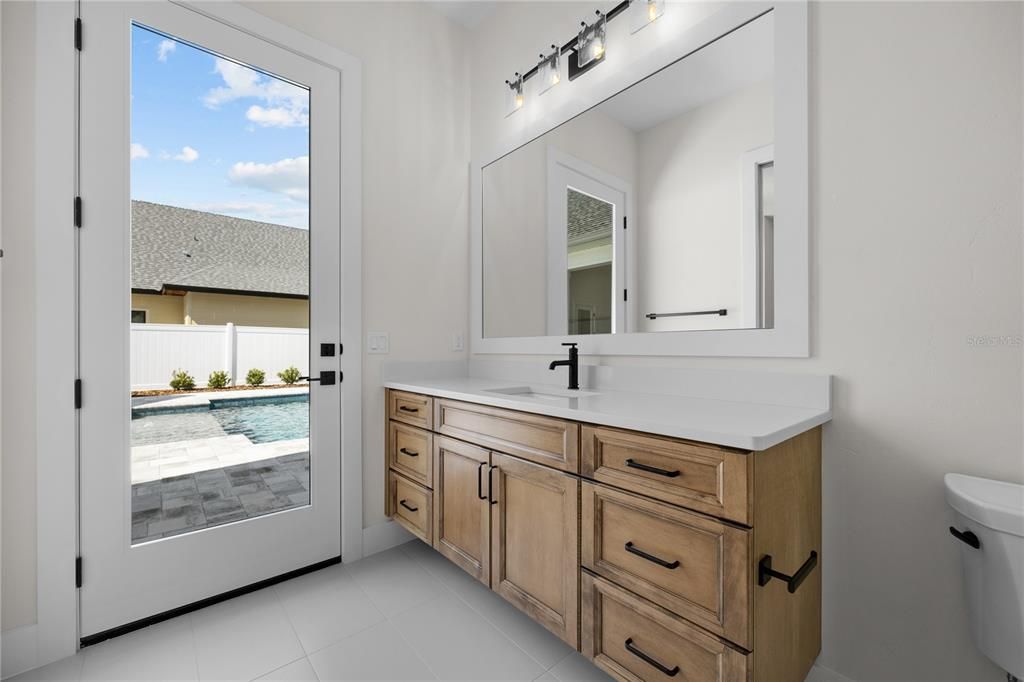 合同活跃: $1,283,300 (4 贝兹, 4 浴室, 3471 平方英尺)