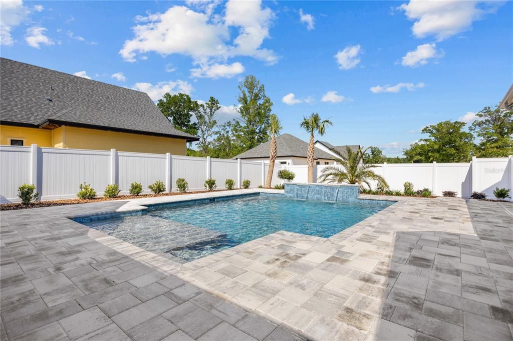 合同活跃: $1,283,300 (4 贝兹, 4 浴室, 3471 平方英尺)