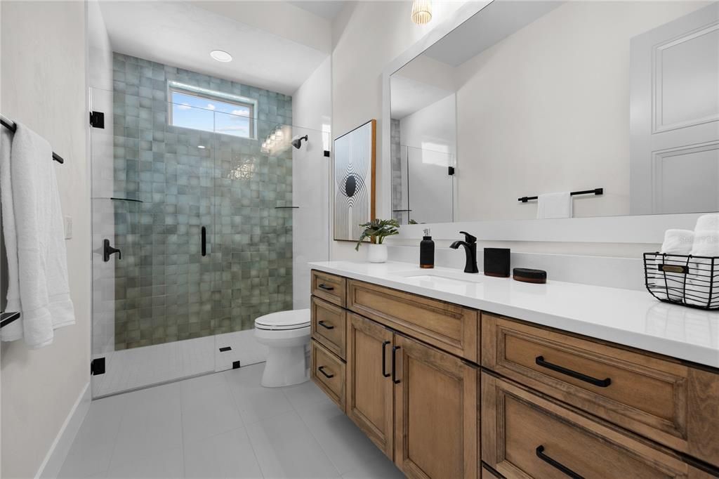 合同活跃: $1,283,300 (4 贝兹, 4 浴室, 3471 平方英尺)