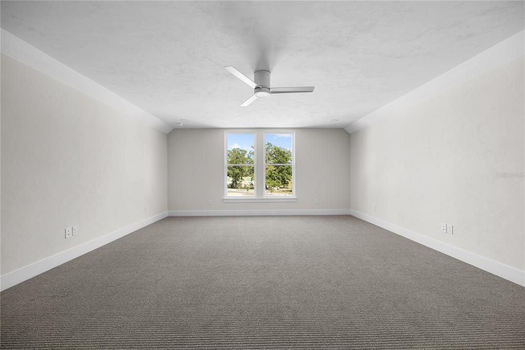 合同活跃: $1,283,300 (4 贝兹, 4 浴室, 3471 平方英尺)