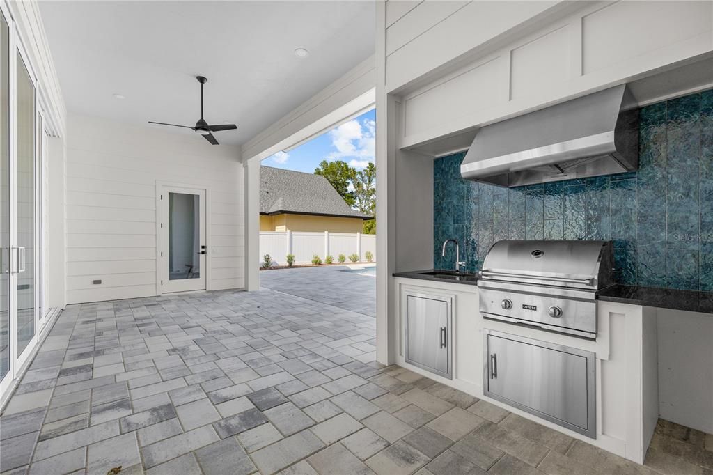 合同活跃: $1,283,300 (4 贝兹, 4 浴室, 3471 平方英尺)