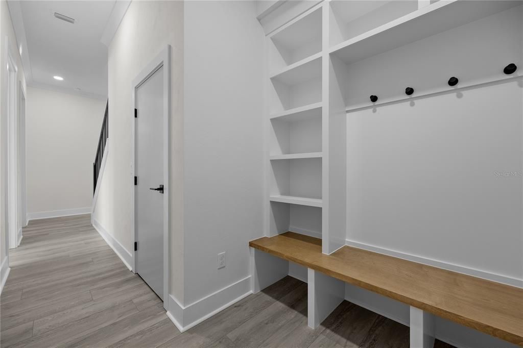 合同活跃: $1,283,300 (4 贝兹, 4 浴室, 3471 平方英尺)