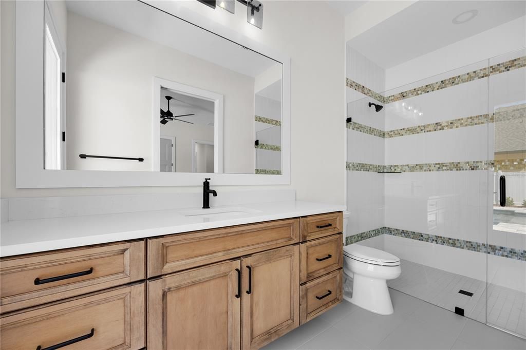 合同活跃: $1,283,300 (4 贝兹, 4 浴室, 3471 平方英尺)