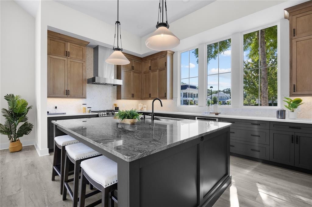 合同活跃: $1,283,300 (4 贝兹, 4 浴室, 3471 平方英尺)