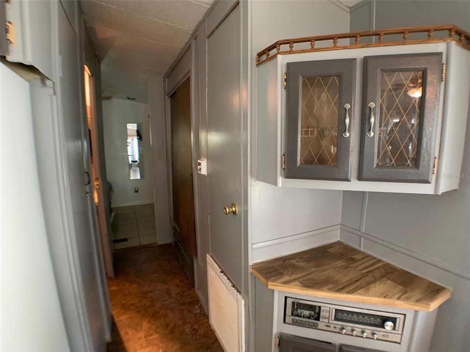 For Sale: $115,000 (2 beds, 1 baths, 738 Square Feet)