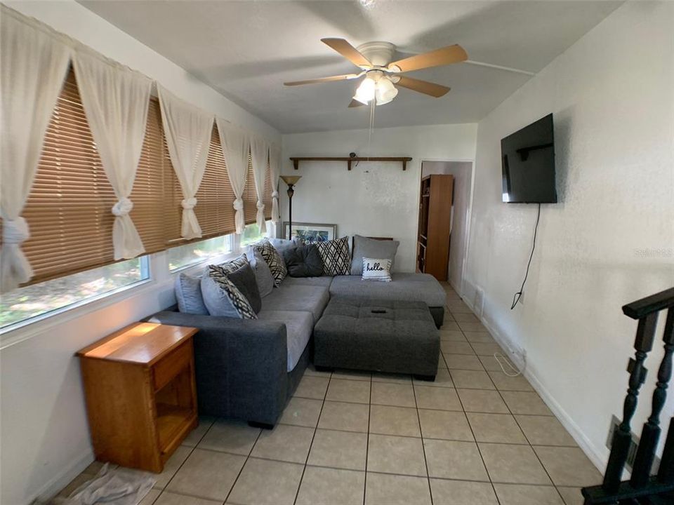 For Sale: $115,000 (2 beds, 1 baths, 738 Square Feet)