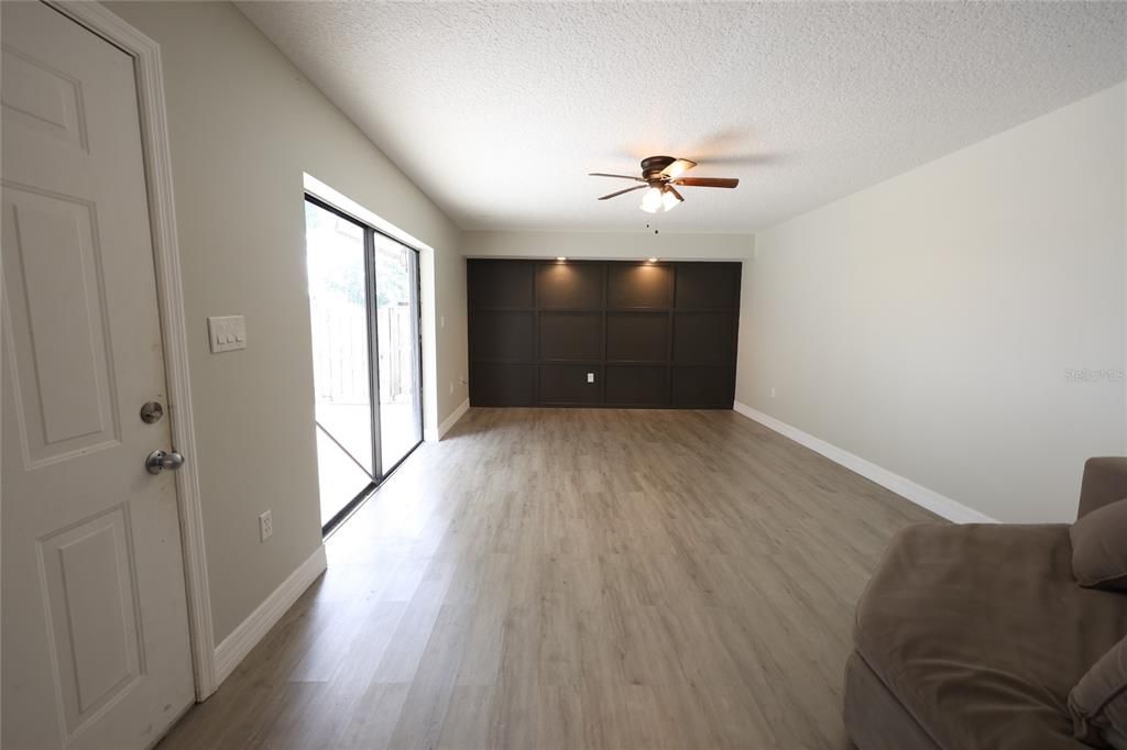 For Sale: $165,000 (2 beds, 2 baths, 1288 Square Feet)