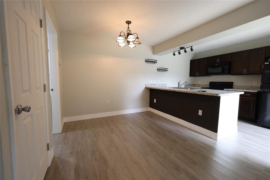 For Sale: $165,000 (2 beds, 2 baths, 1288 Square Feet)