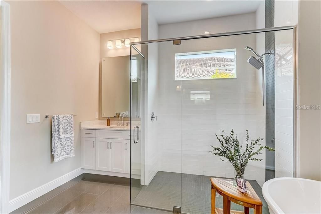 En Venta: $1,699,000 (4 camas, 4 baños, 3657 Pies cuadrados)