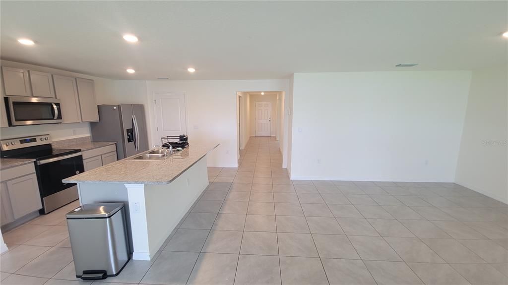 For Rent: $2,075 (3 beds, 2 baths, 1676 Square Feet)