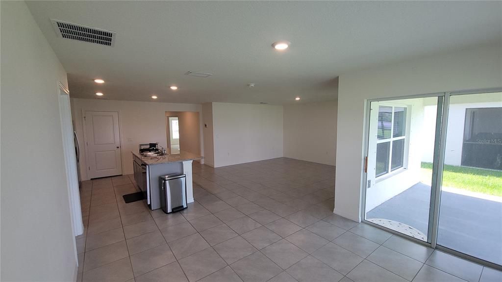 For Rent: $2,075 (3 beds, 2 baths, 1676 Square Feet)