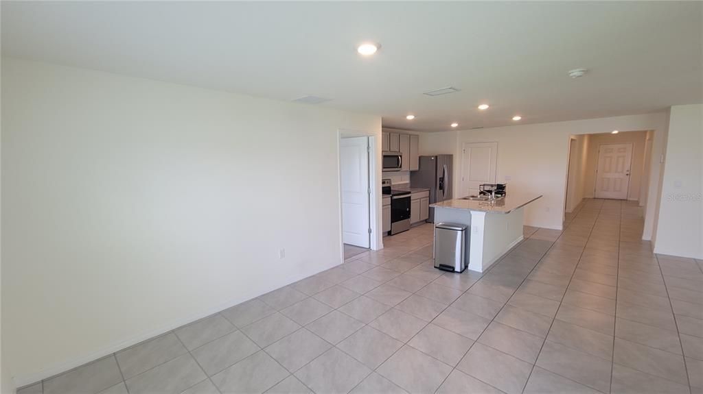 For Rent: $2,075 (3 beds, 2 baths, 1676 Square Feet)