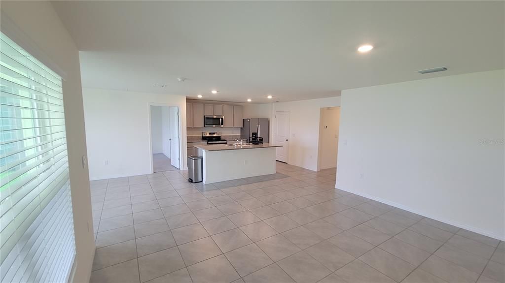 For Rent: $2,075 (3 beds, 2 baths, 1676 Square Feet)