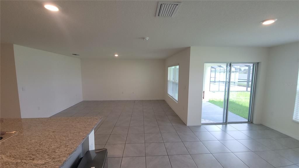 For Rent: $2,075 (3 beds, 2 baths, 1676 Square Feet)