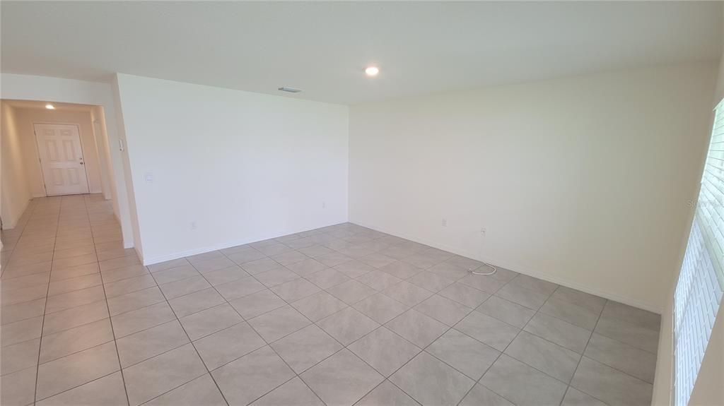 For Rent: $2,075 (3 beds, 2 baths, 1676 Square Feet)