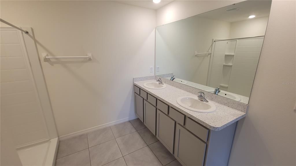 For Rent: $2,075 (3 beds, 2 baths, 1676 Square Feet)