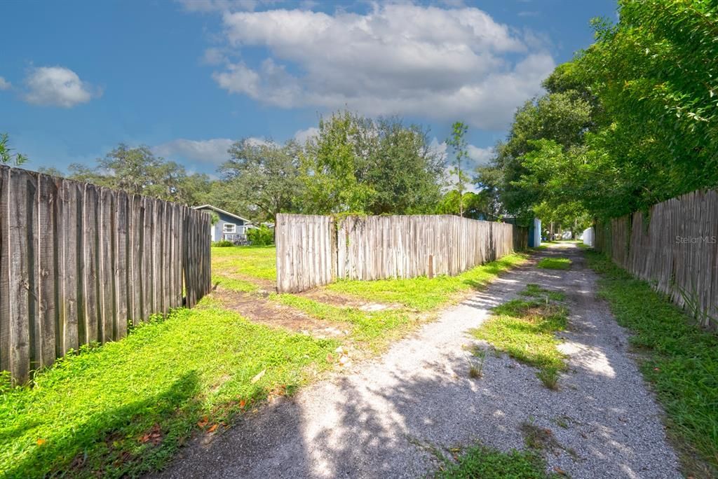 For Sale: $600,000 (2 beds, 1 baths, 1354 Square Feet)