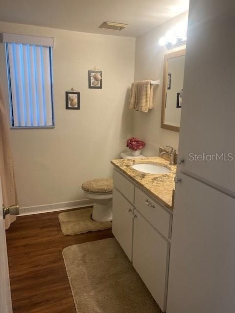 For Sale: $285,000 (2 beds, 1 baths, 660 Square Feet)