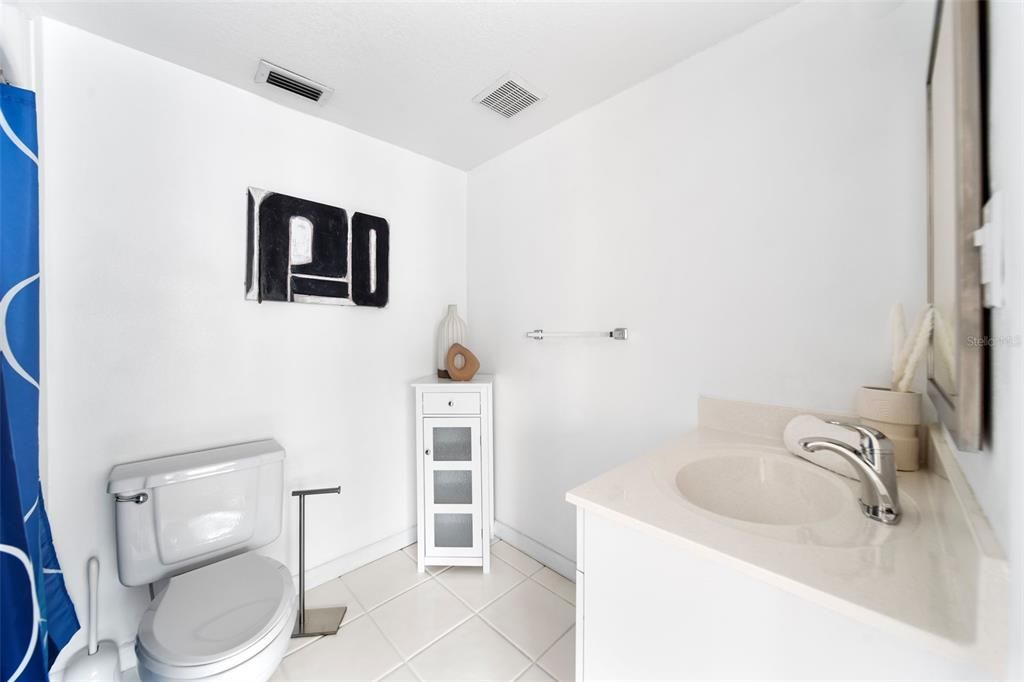 For Sale: $335,000 (2 beds, 2 baths, 1204 Square Feet)