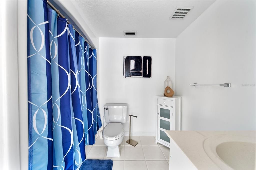 For Sale: $335,000 (2 beds, 2 baths, 1204 Square Feet)