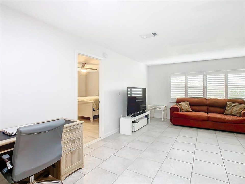 For Sale: $294,499 (2 beds, 2 baths, 1229 Square Feet)