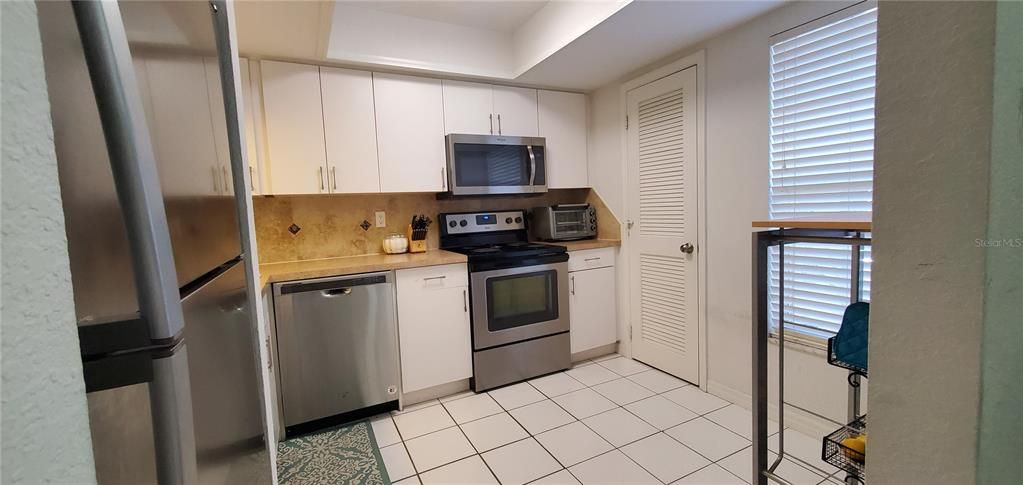 For Rent: $1,825 (2 beds, 2 baths, 945 Square Feet)