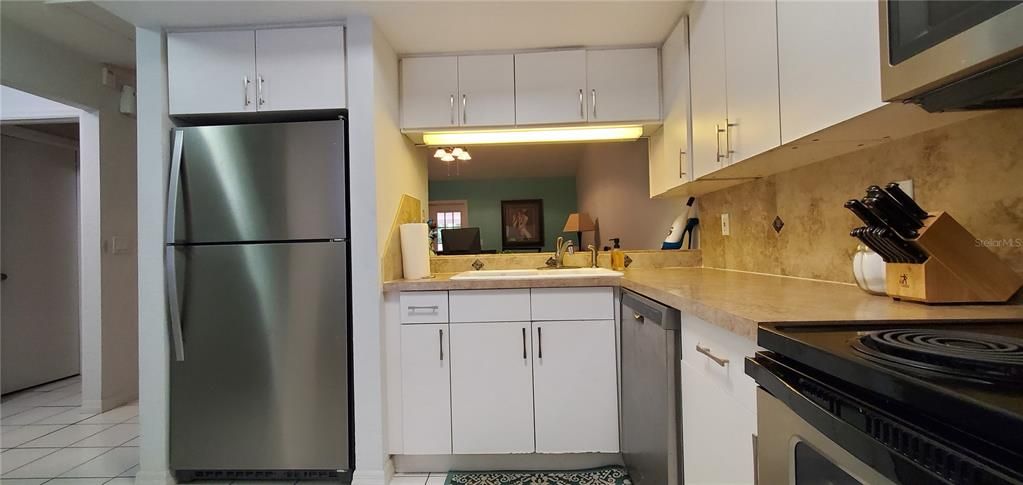 For Rent: $1,825 (2 beds, 2 baths, 945 Square Feet)