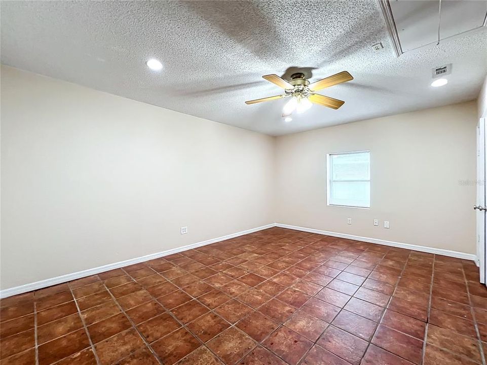 For Rent: $2,100 (4 beds, 2 baths, 1523 Square Feet)