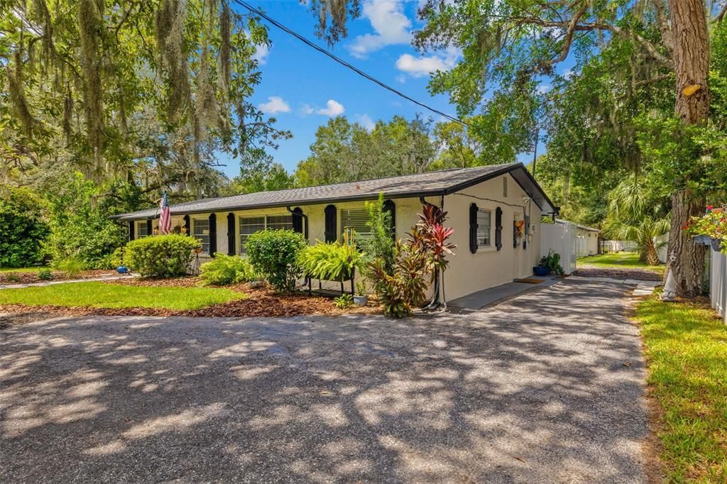 Side view of main house and seperate driveway that leads to the Guest house.