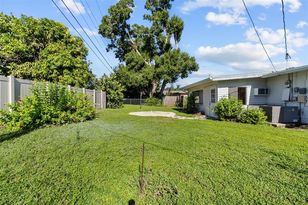 Active With Contract: $340,000 (3 beds, 2 baths, 1360 Square Feet)