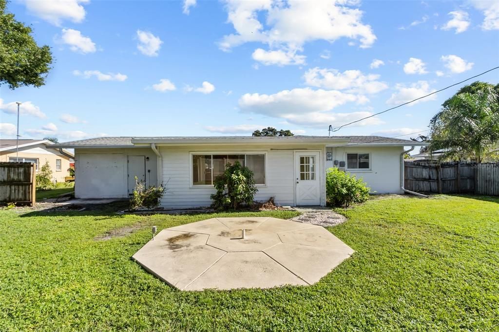 Active With Contract: $340,000 (3 beds, 2 baths, 1360 Square Feet)