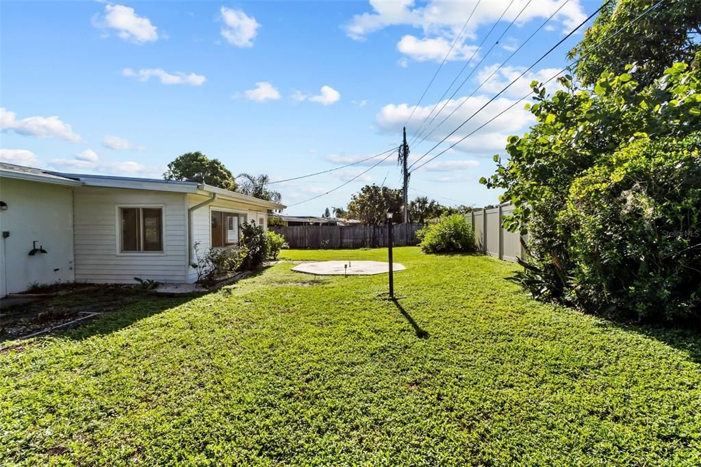 Active With Contract: $340,000 (3 beds, 2 baths, 1360 Square Feet)