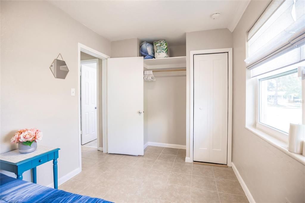 Active With Contract: $199,000 (2 beds, 1 baths, 828 Square Feet)