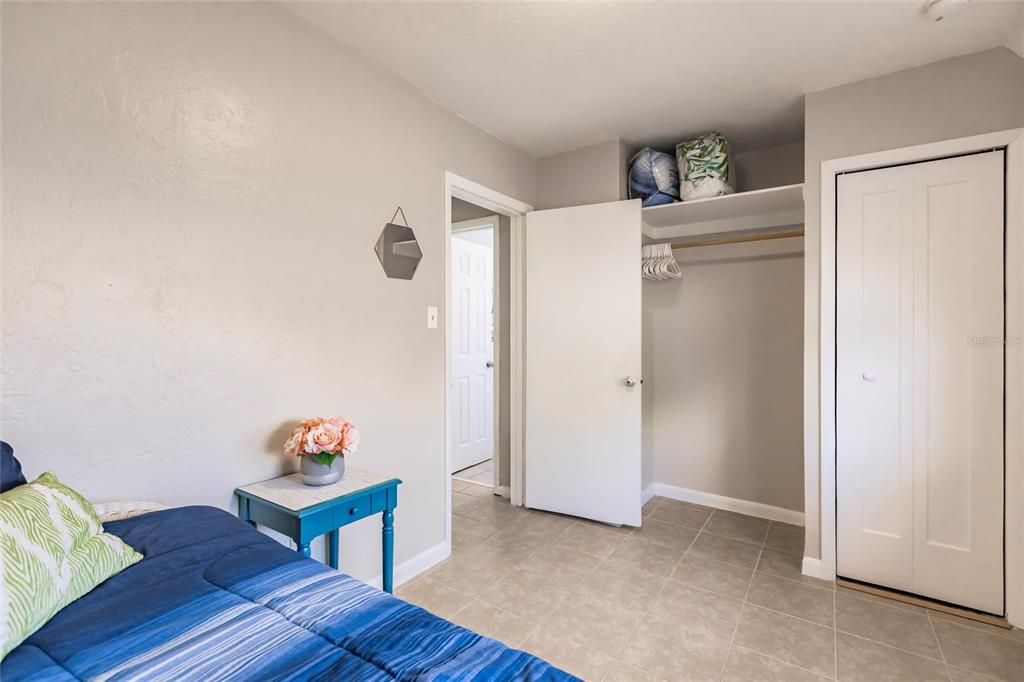 Active With Contract: $199,000 (2 beds, 1 baths, 828 Square Feet)