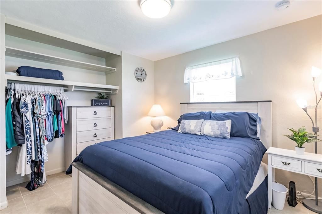 Active With Contract: $199,000 (2 beds, 1 baths, 828 Square Feet)