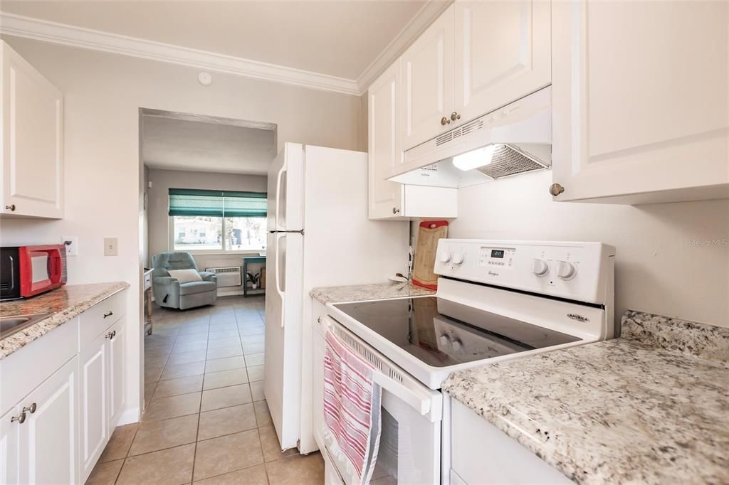 Active With Contract: $199,000 (2 beds, 1 baths, 828 Square Feet)