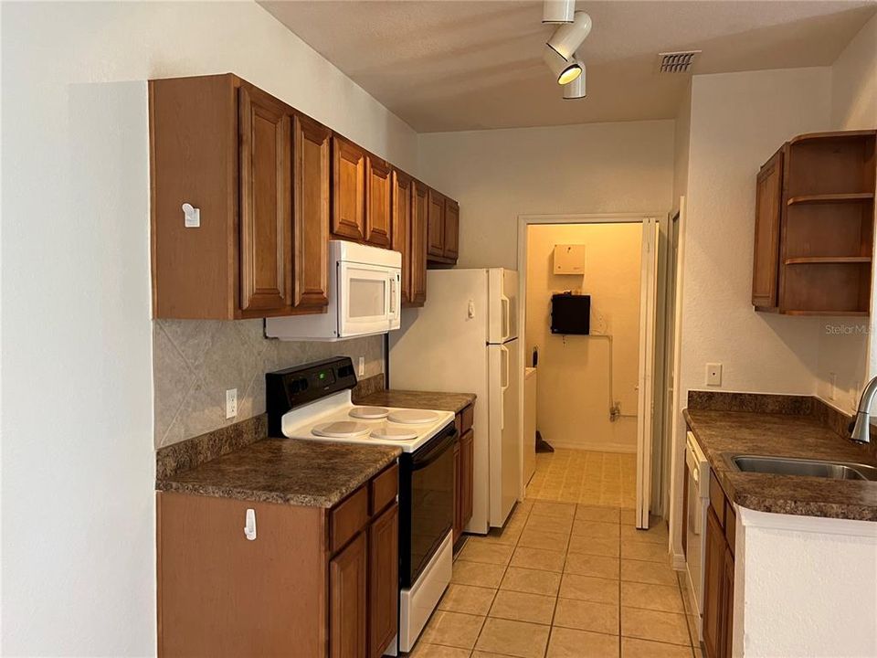 For Rent: $1,650 (1 beds, 1 baths, 742 Square Feet)