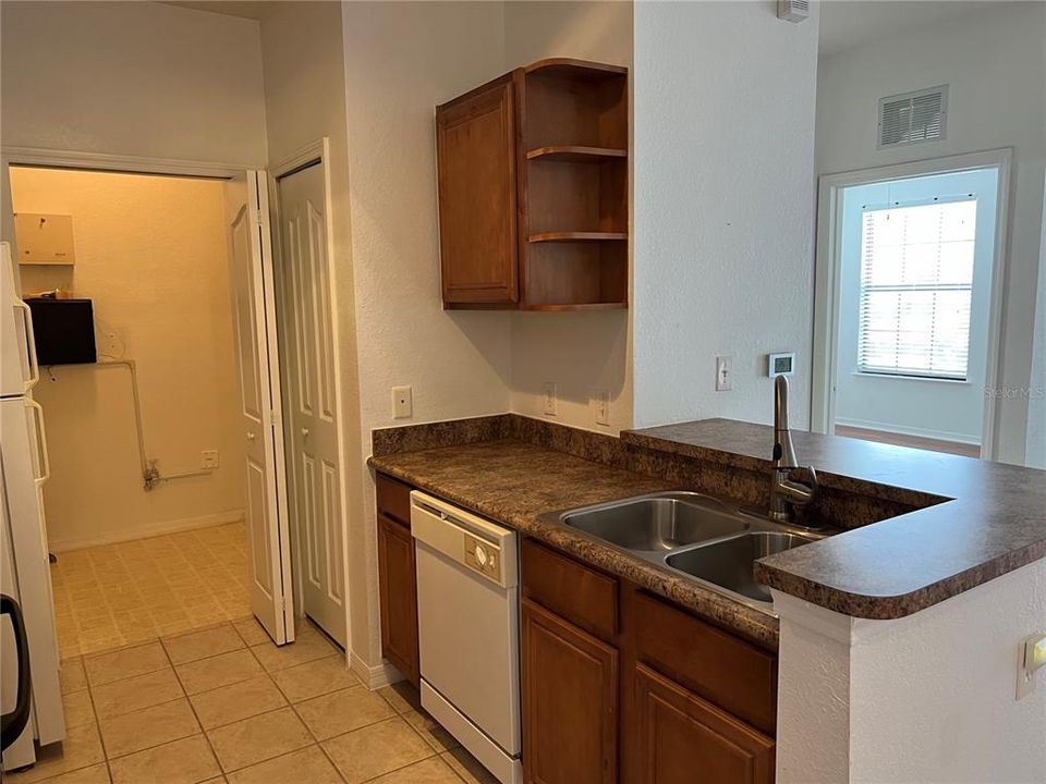 For Rent: $1,650 (1 beds, 1 baths, 742 Square Feet)